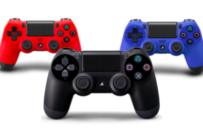 La Dualshock 4 se montre en bleu et en rouge