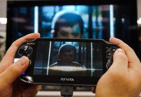 Hideo Kojima joue à MGS V : Ground Zeroes sur PS Vita