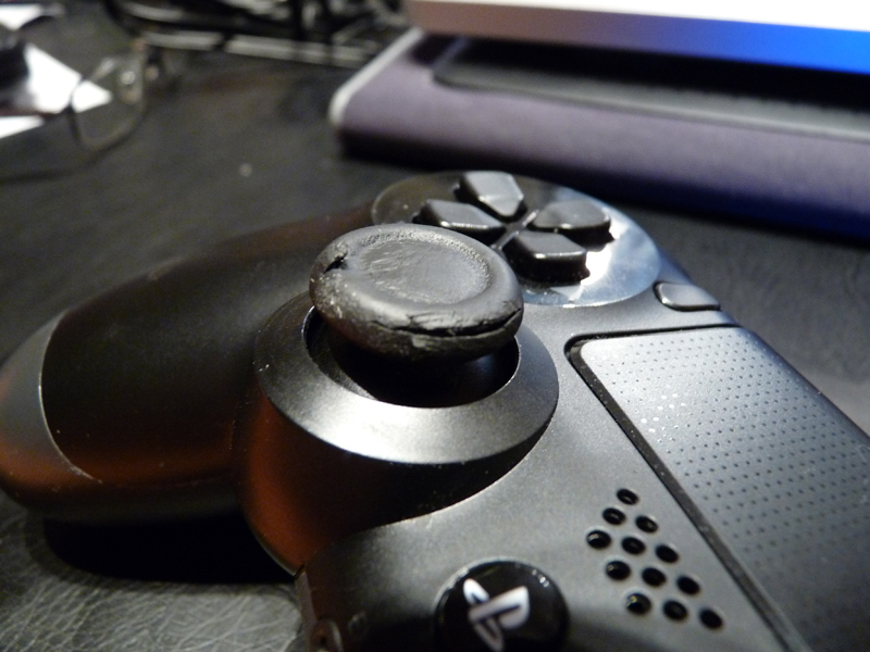 Sony communique enfin sur les problèmes de sticks analogiques des Dualshock 4