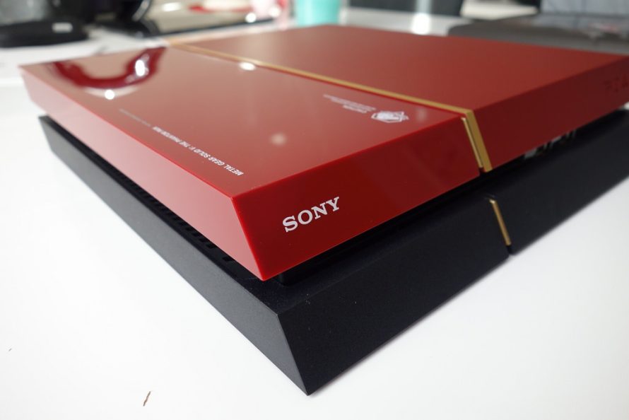 La PS4 édition limitée MGSV et le guide officiel en photos