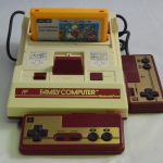 Jeu vidéo Super Mario Bros. avec la console Famicom
