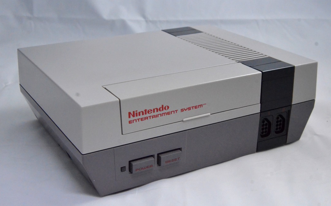 La NES redesignée pour les sorties occidentales en 1985