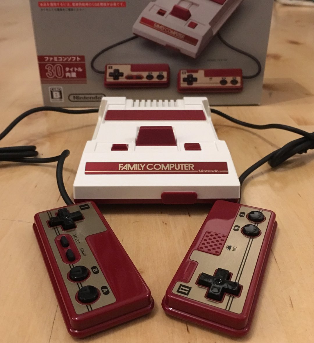 La Famicom Mini, copie conforme de la Famicom de 1983