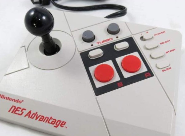 NES Advantage : le joystick très populaire dans la culture des années 80