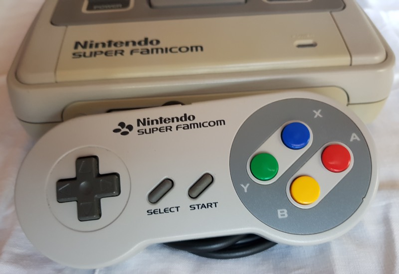 La manette Super Famicom avec 6 boutons