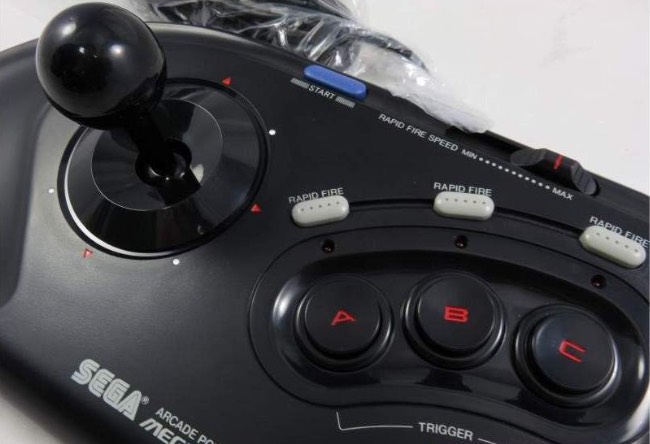 La sobriété et la beauté avec l'Arcade Power Stick version 3 boutons