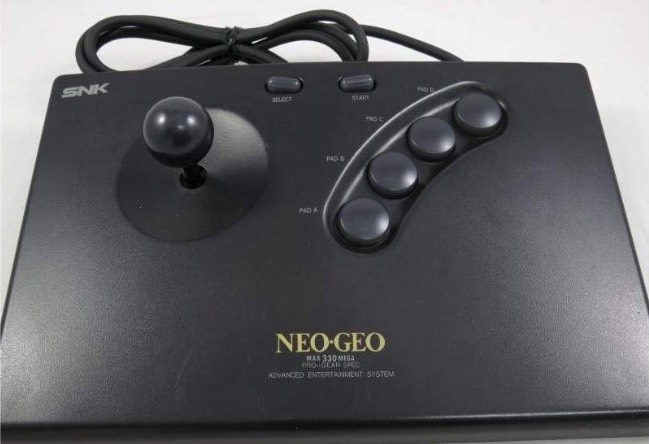 Le stick Neo Geo qui en impose encore de nos jours