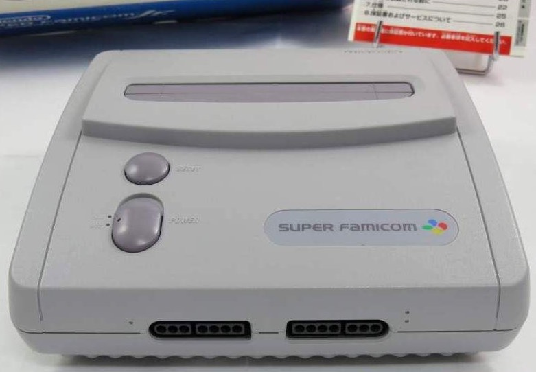 La Super Famicom Junior sortie en 1998 sur l'archipel nippon