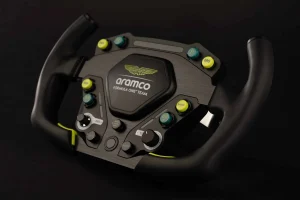 Revosim x Aston Martin Aramco : NACON annonce un volant F1 aux couleurs de l&rsquo;écurie britannique